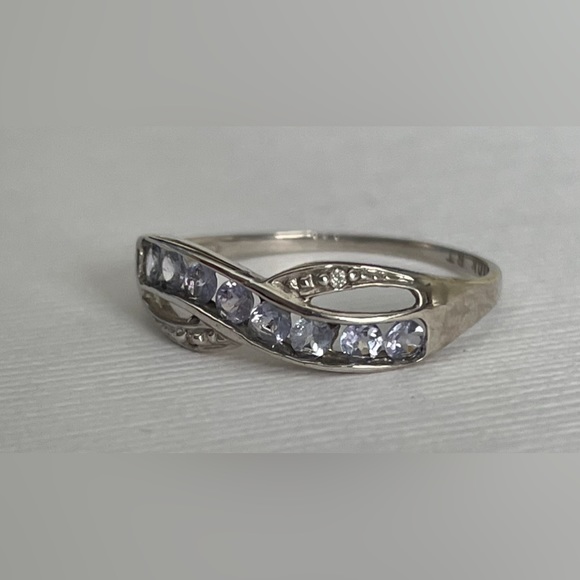 SALE! 10KT Solid Gold Diamond and Tanzanite Ring - Picture 3 of 3